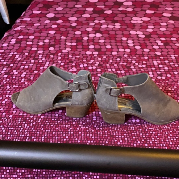 Carlos Santana open toe shoes/ankle booties. - Picture 4 of 9